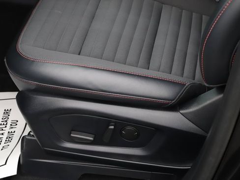 Used 2025 Ford Explorer ST-Line w/ ST-Line Street Pack image 17