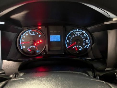 Used 2017 Toyota Tacoma SR image 20