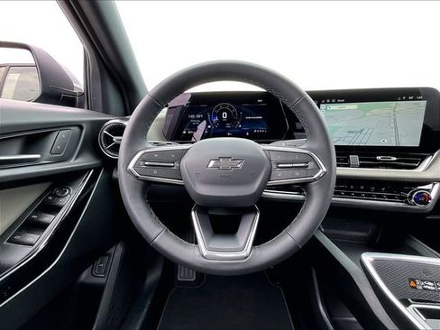 New 2026 Chevrolet Equinox LT w/ Convenience Package II FWD image 17