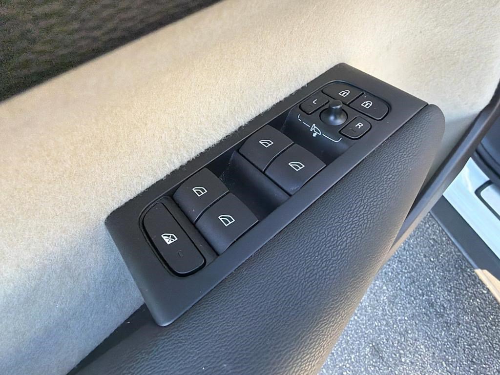 Used 2024 Volvo XC40 B5 Plus w/ Protection Package Premier AWD/4WD image 25