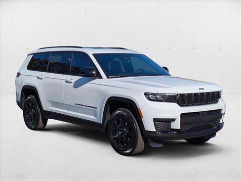 New 2025 Jeep Grand Cherokee L Altitude image 7