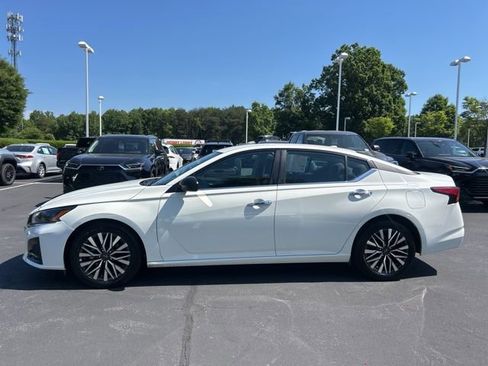 Used 2025 Nissan Altima 2.5 SV FWD image 10