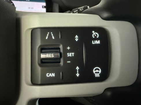 Used 2024 Land Rover Defender 110 SE AWD/4WD image 28