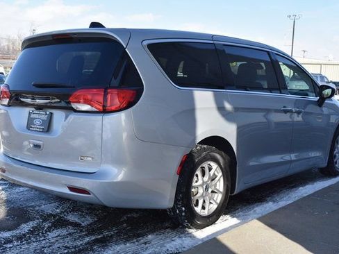 Used 2024 Chrysler Voyager LX image 6