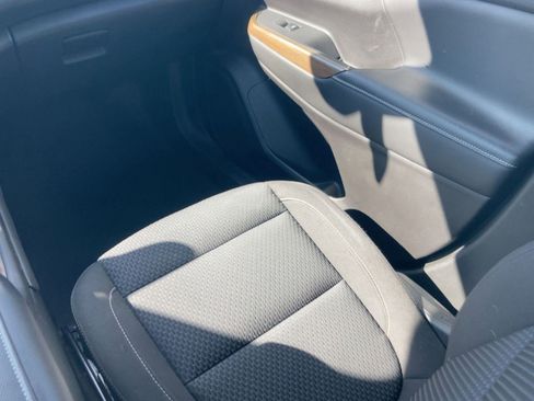 Used 2023 GMC Acadia SLE w/ Driver Convenience Package image 30