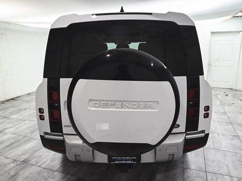 Used 2023 Land Rover Defender 130 SE image 5