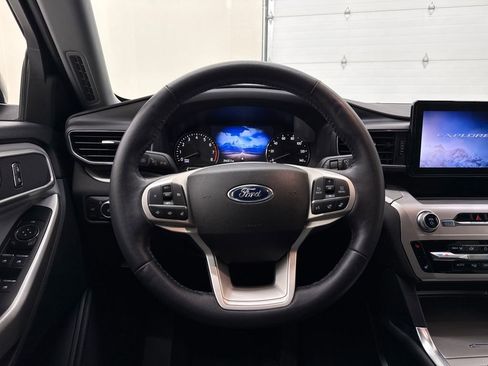 Used 2022 Ford Explorer XLT w/ Equipment Group 202A image 17