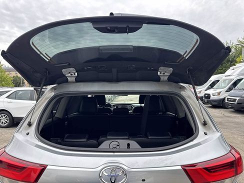 Used 2017 Toyota Highlander XLE w/ Carpet Mat Package AWD/4WD image 28