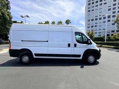 Used 2024 RAM ProMaster 2500 w/ Premium Convenience Group FWD image 9