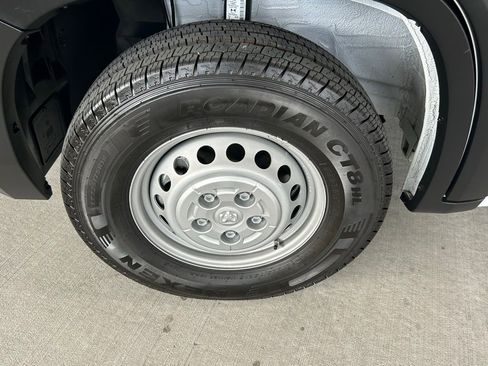 Used 2025 RAM ProMaster 2500 w/ Convenience Group image 9