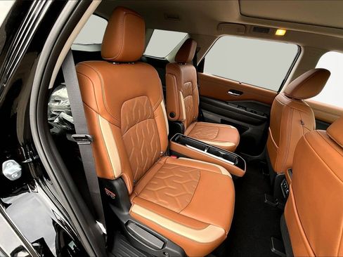 New 2026 Nissan Pathfinder Platinum image 20