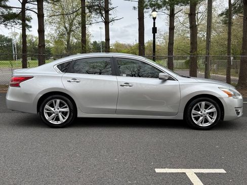 Used 2015 Nissan Altima 2.5 SV FWD image 4