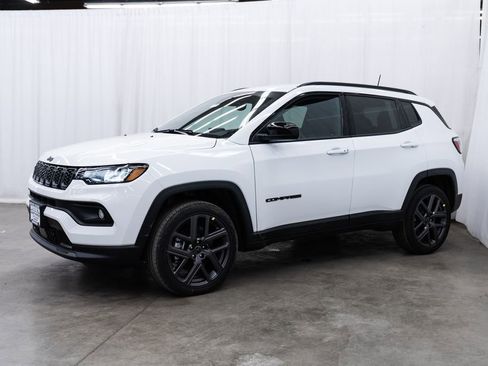 New 2026 Jeep Compass Latitude image 3