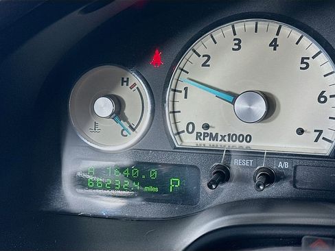 Used 2005 Ford Thunderbird RWD image 15