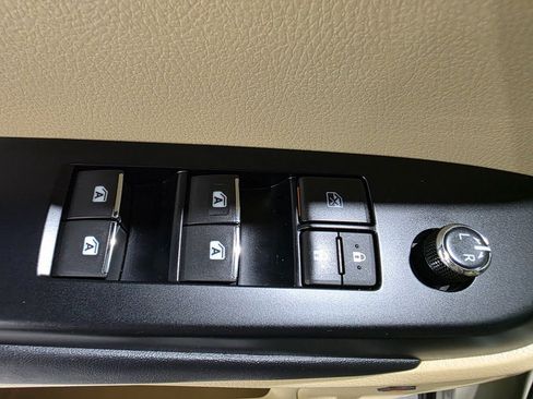 Used 2015 Toyota Highlander Limited w/ Driver Technology Package image 18