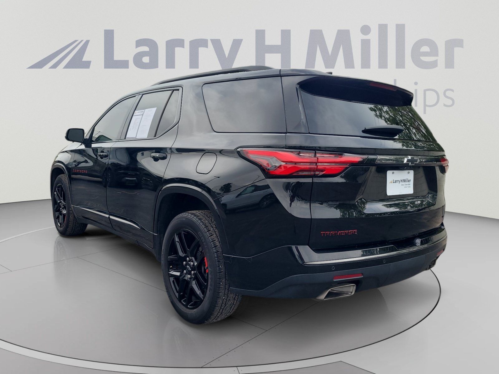 Used 2023 Chevrolet Traverse Premier w/ Redline Edition AWD/4WD image 3