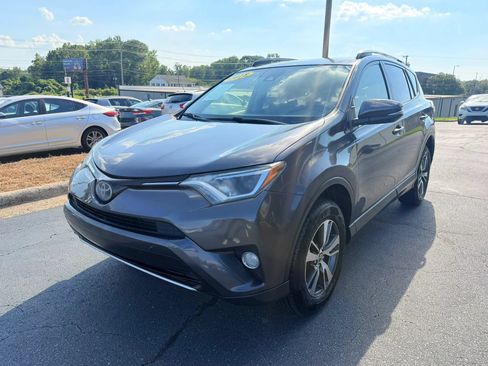 Used 2018 Toyota RAV4 XLE FWD image 3