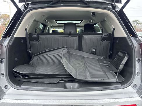 Used 2025 Nissan Pathfinder SL w/ SL Premium Package image 16