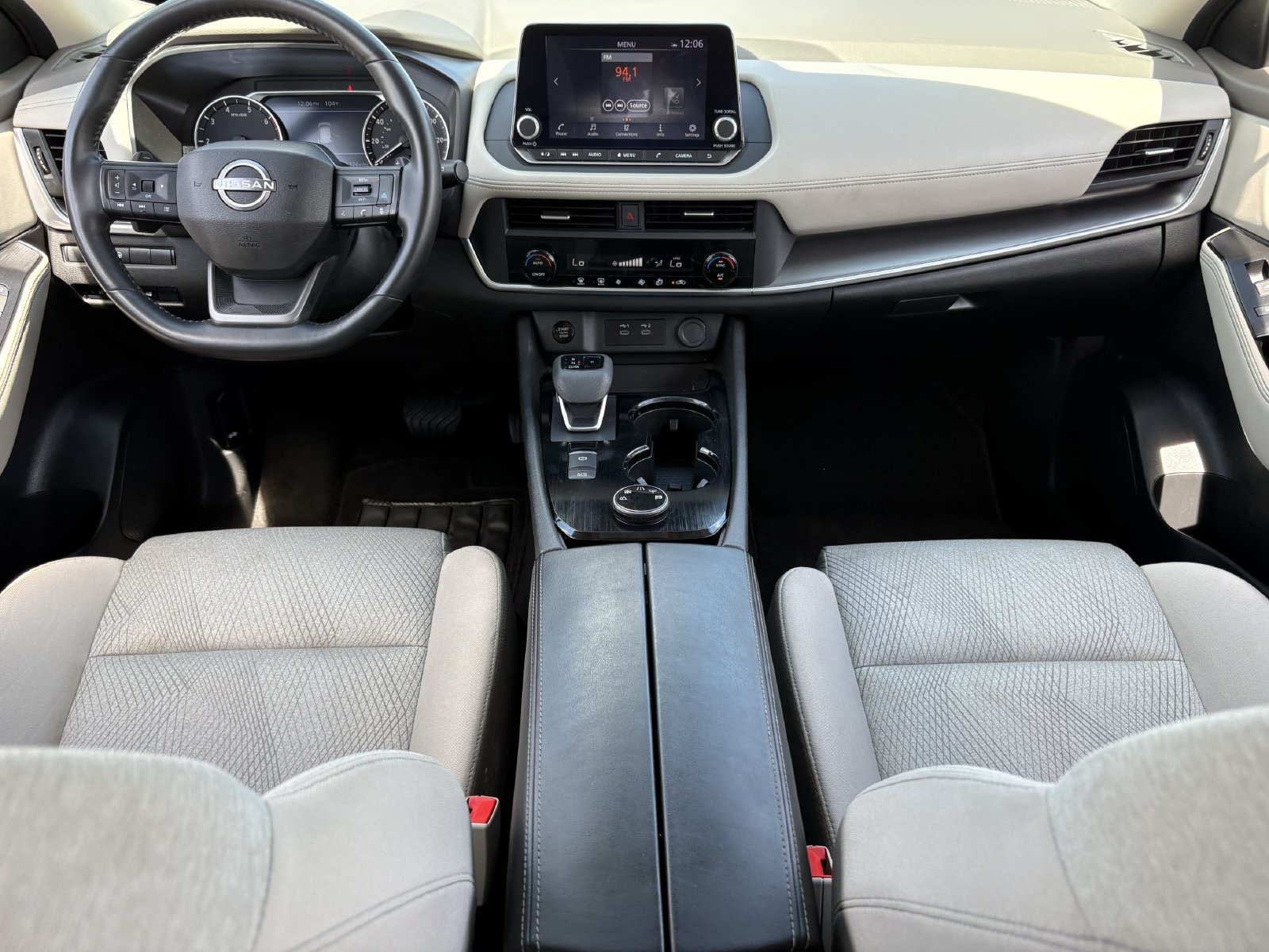 Used 2025 Nissan Rogue SV AWD/4WD image 18