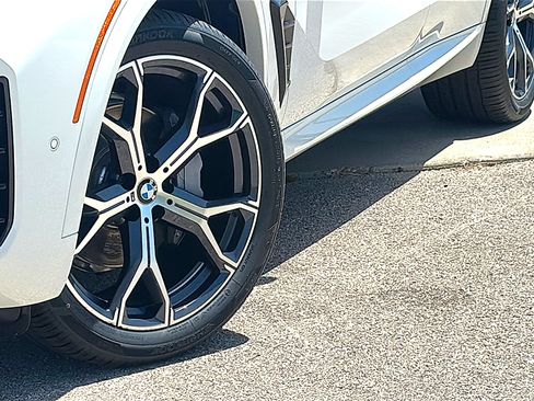 New 2026 BMW X5 sDrive40i w/ M Sport Package RWD image 3