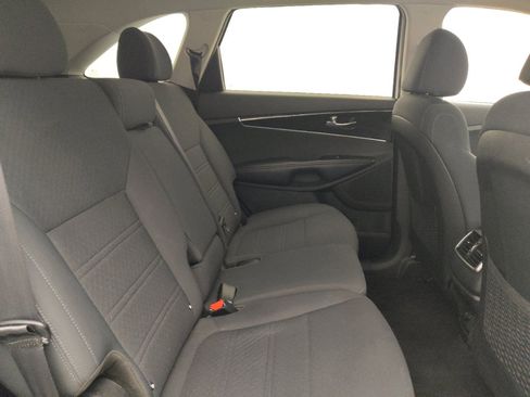 Used 2020 Kia Sorento LX image 19