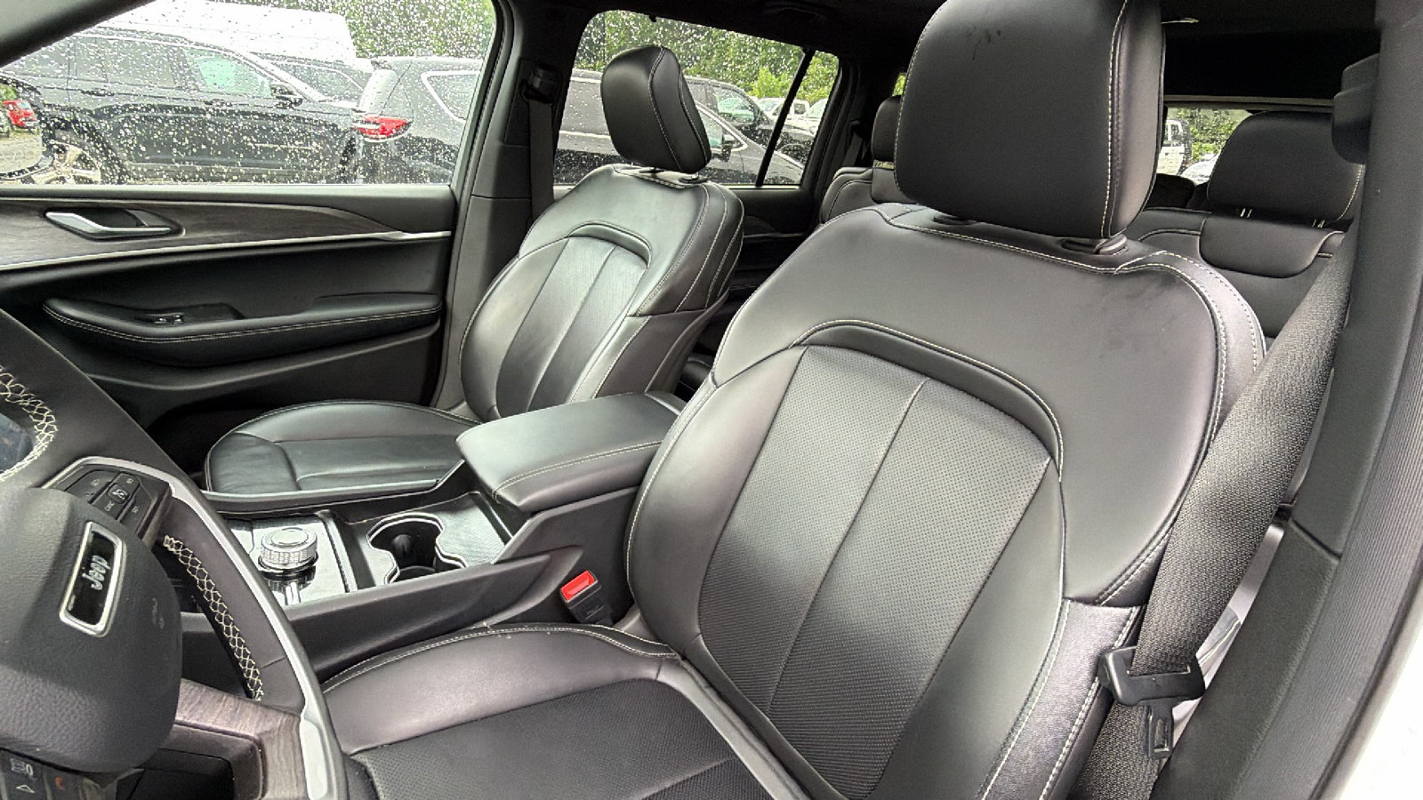 Used 2025 Jeep Grand Cherokee L Limited w/ Luxury Tech Group II AWD/4WD image 17