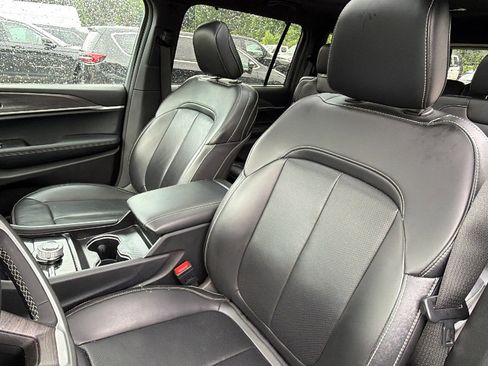 Used 2025 Jeep Grand Cherokee L Limited w/ Luxury Tech Group II AWD/4WD image 17