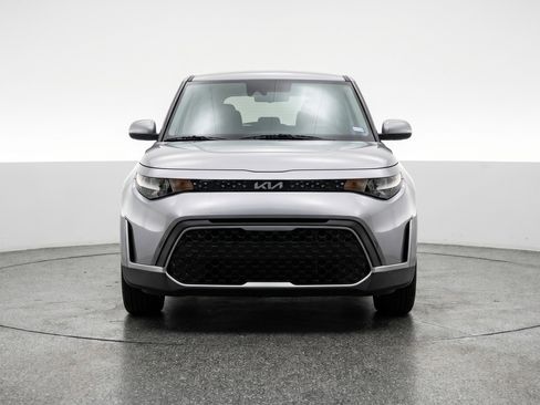 Used 2025 Kia Soul LX w/ LX Technology Package image 2