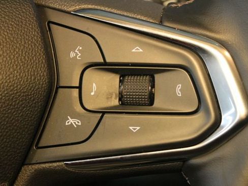 Used 2025 Chevrolet Trax ACTIV w/ Sunroof Package FWD image 20