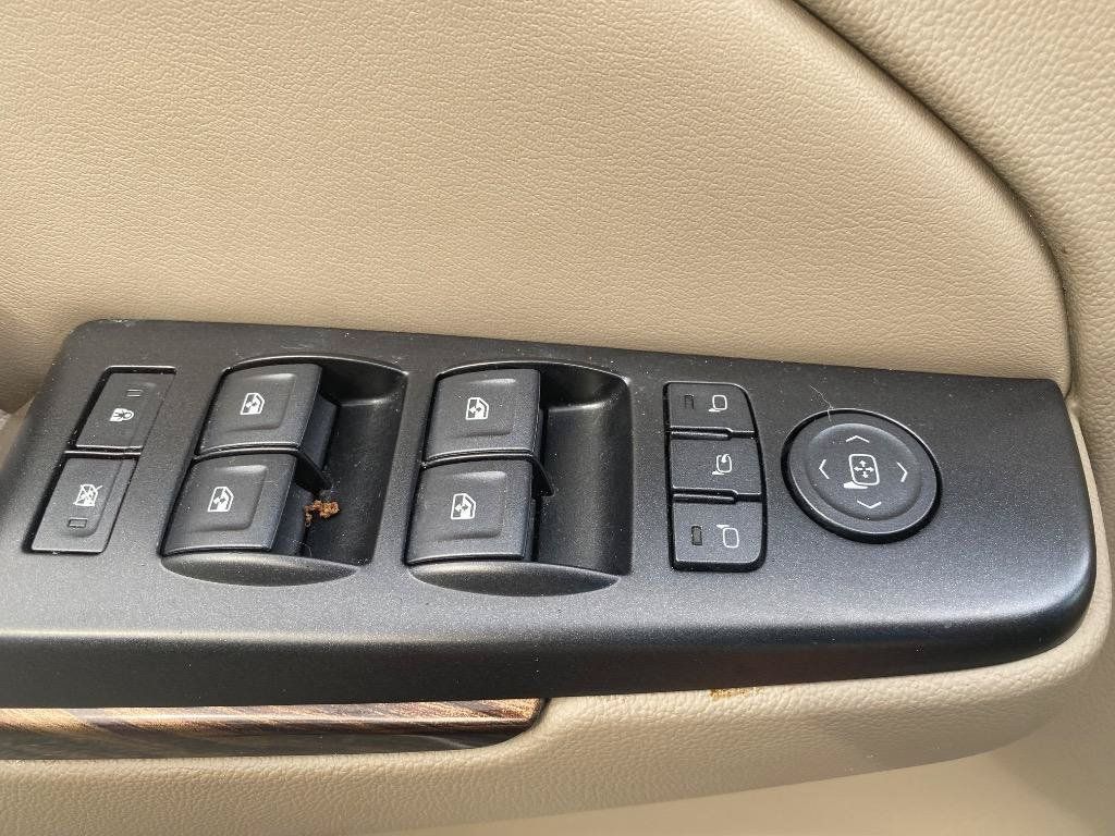 Used 2018 GMC Yukon SLT w/ Open Road Package AWD/4WD image 37