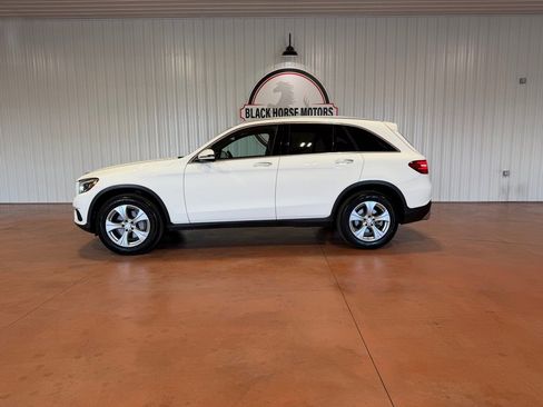 Used 2017 Mercedes-Benz GLC 300 300 4MATIC image 2