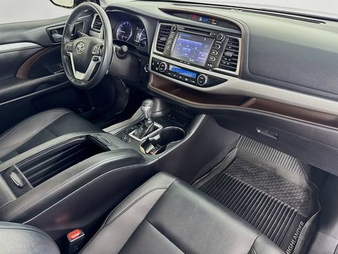 Used 2019 Toyota Highlander XLE FWD image 37