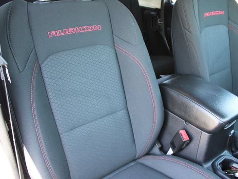 Used 2021 Jeep Wrangler Unlimited Rubicon AWD/4WD image 13