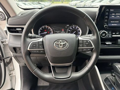 Used 2022 Toyota Highlander XLE FWD image 26