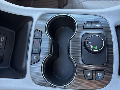 Used 2020 GMC Acadia SLT w/ Premium Package image 23