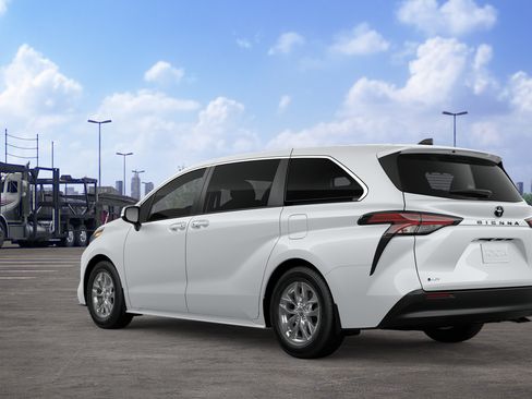New 2026 Toyota Sienna LE FWD image 8