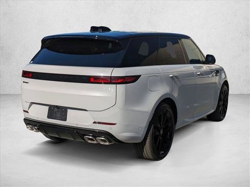 Used 2025 Land Rover Range Rover Sport Dynamic SE AWD/4WD image 2