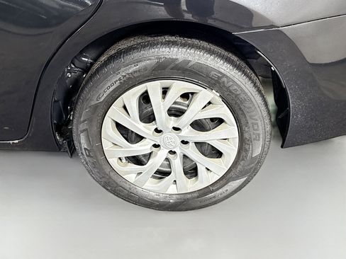 Used 2018 Toyota Corolla L image 36