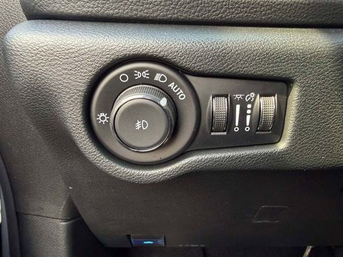 New 2026 Chrysler Pacifica Limited image 29