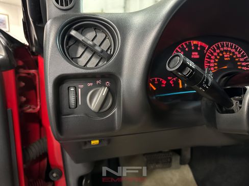 Used 1994 Pontiac Firebird Formula RWD image 29