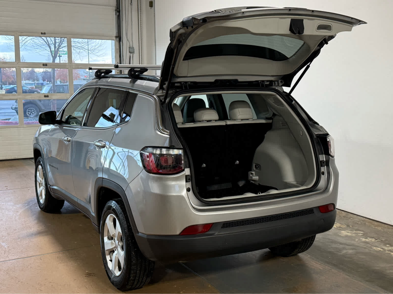 Used 2021 Jeep Compass Latitude AWD/4WD image 4