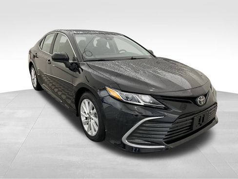 Used 2024 Toyota Camry LE image 7