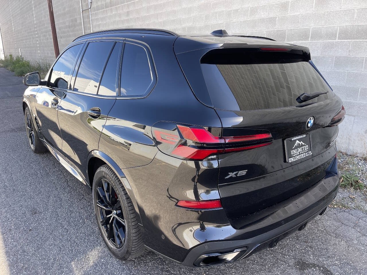 Used 2025 BMW X5 xDrive40i w/ M Sport Package AWD/4WD image 26