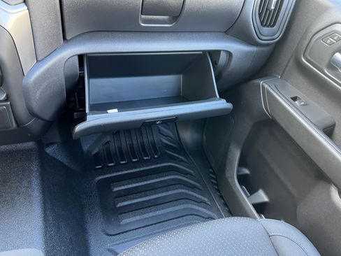 Used 2025 Chevrolet Silverado 1500 W/T image 31