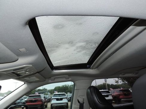 Used 2022 Toyota Highlander XLE image 19