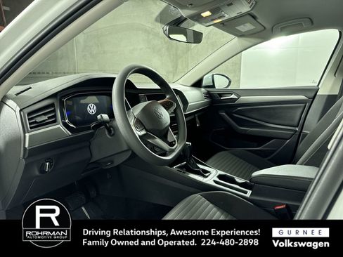 Used 2023 Volkswagen Jetta S image 4