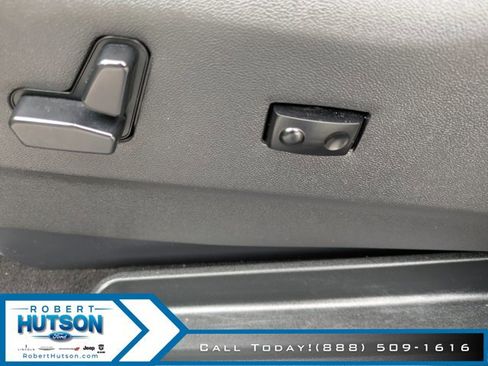 Used 2017 Dodge Grand Caravan SXT image 19