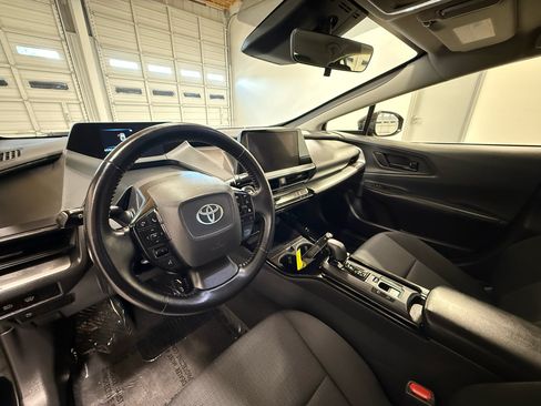 Used 2023 Toyota Prius LE image 12