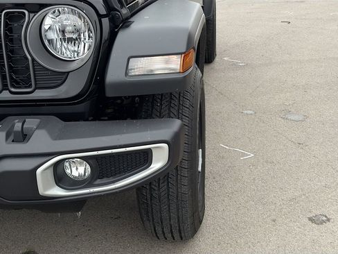 New 2026 Jeep Gladiator Sport image 10