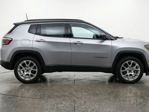 Used 2025 Jeep Compass Limited AWD/4WD image 11